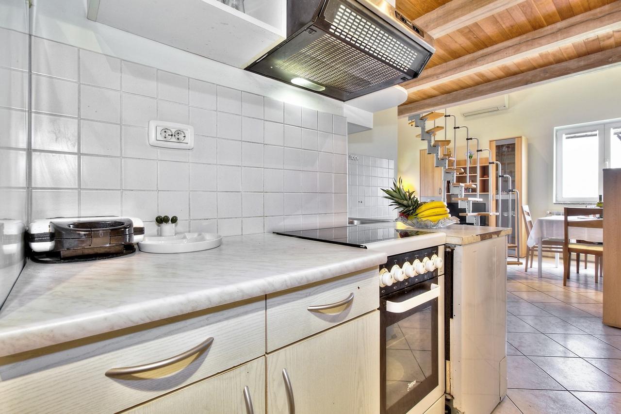 Lana House With Apartment Petrovija Kültér fotó