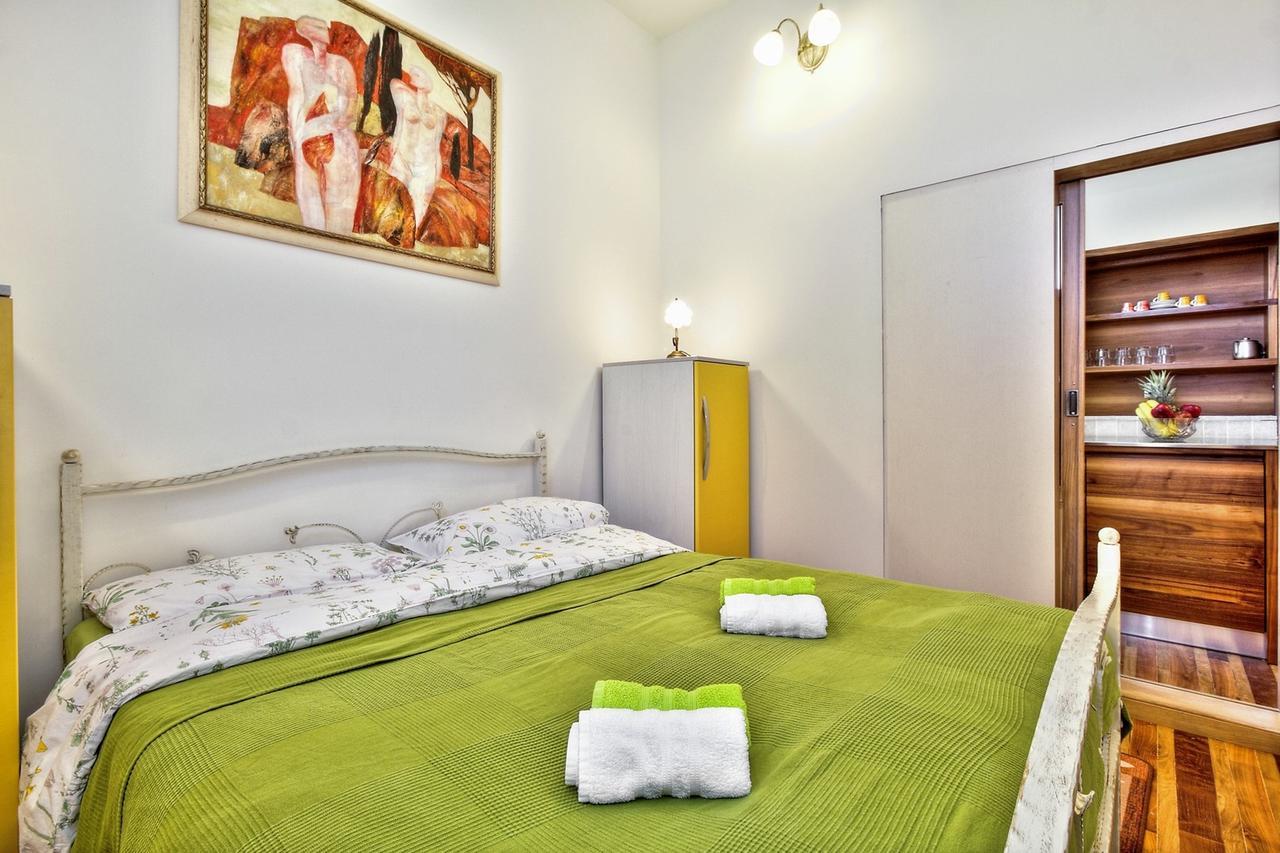 Lana House With Apartment Petrovija Kültér fotó