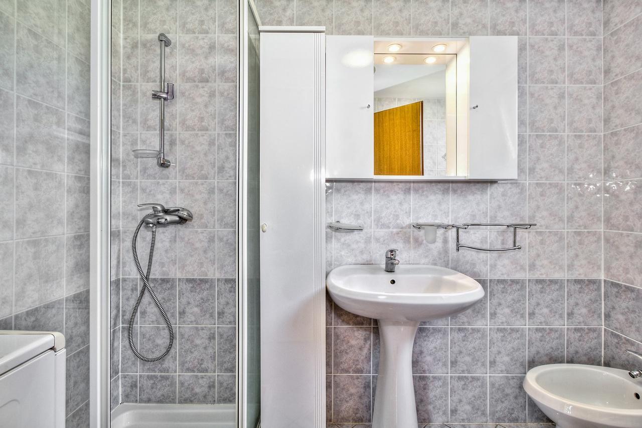 Lana House With Apartment Petrovija Kültér fotó