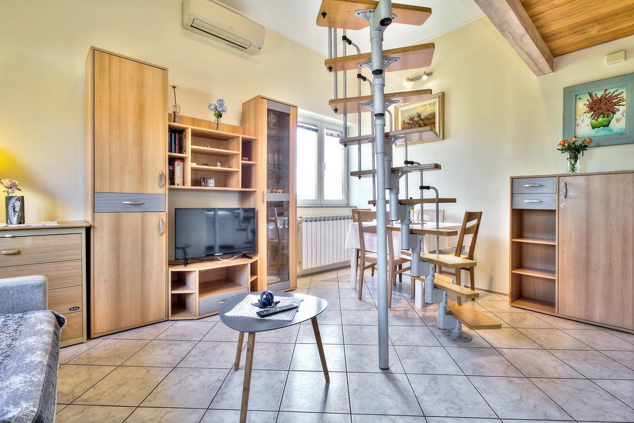 Lana House With Apartment Petrovija Kültér fotó
