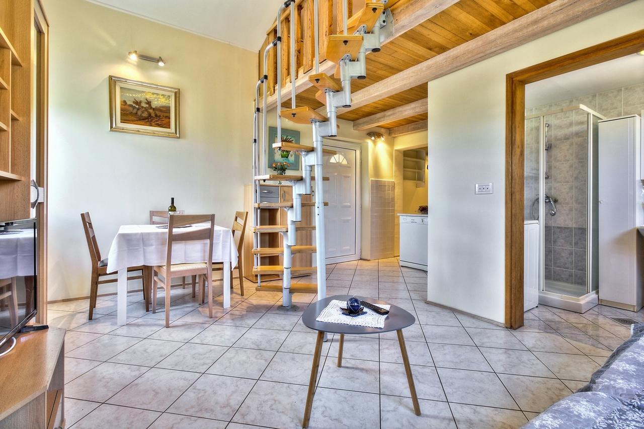 Lana House With Apartment Petrovija Kültér fotó
