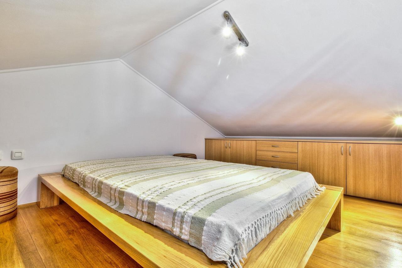 Lana House With Apartment Petrovija Kültér fotó
