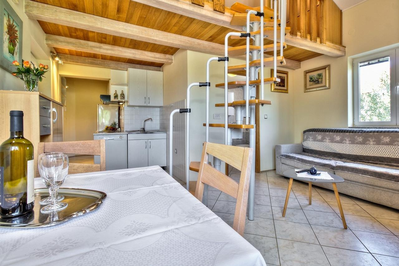 Lana House With Apartment Petrovija Kültér fotó